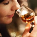 Mrs Whisky mindenbe beleüti az orrát. Még a Balvenie-be is!